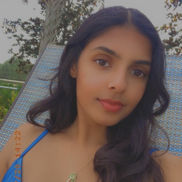 Meet your Posher, Mercedes - Picture 1 of 1